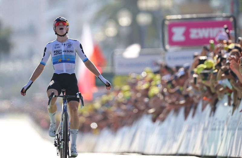 Vollering Seizes Tour de France Femmes Lead on Dramatic Mountain Stage
