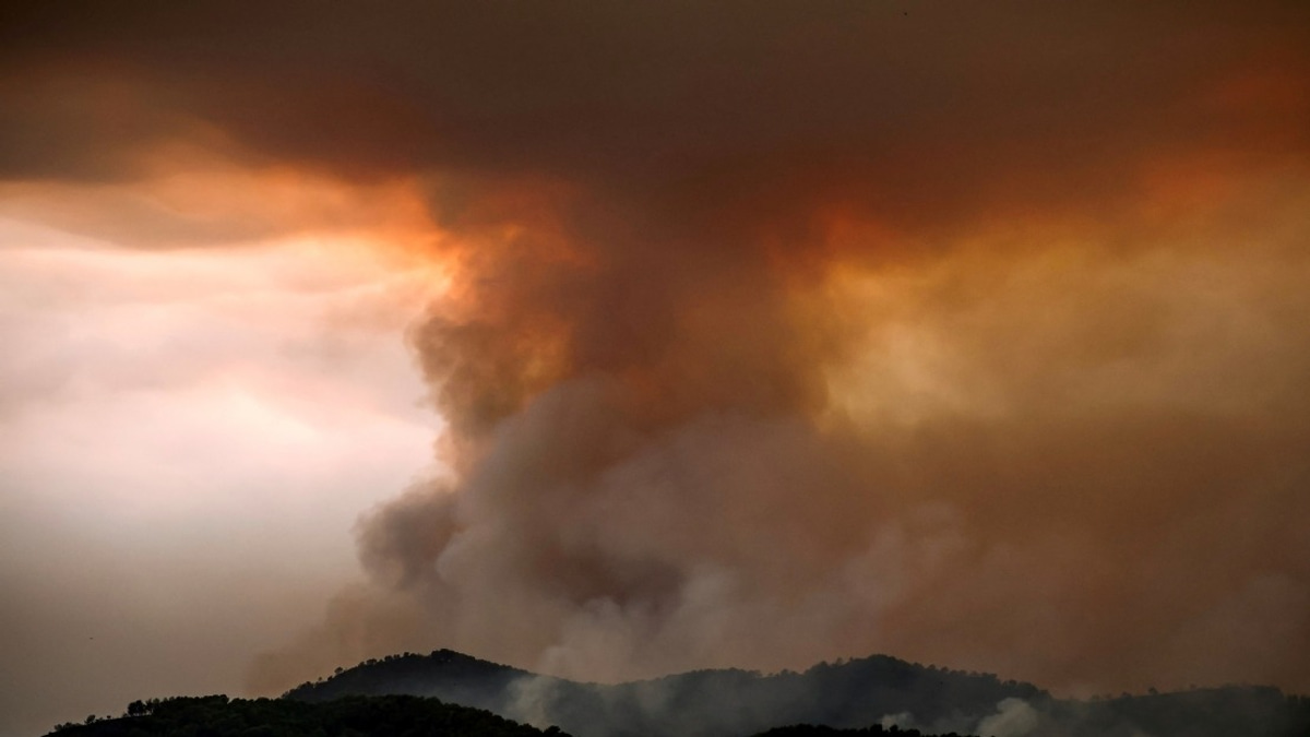 Spain Grapples With Record Wildfire as 100,000 Evacuated Across Central Regions