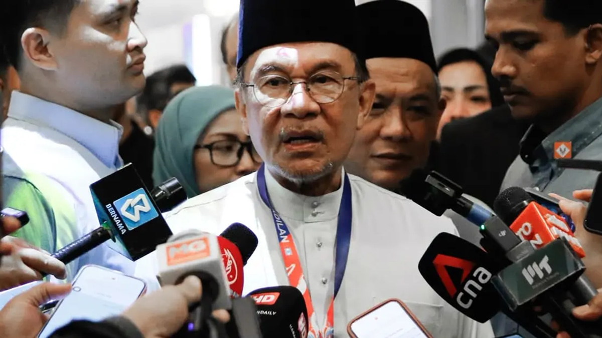 Anwar Dismisses Zahid Trust Concerns as Personal KJ Opinion