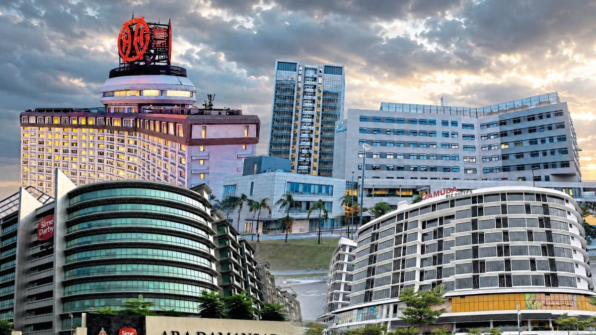 Malaysian Companies Face Growth Reckoning as Overseas Investment Slumps