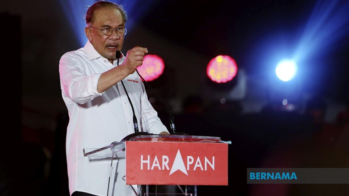 PM Anwar Urges Restraint on Royal, Constitutional Issues in Negeri Sembilan Campaign