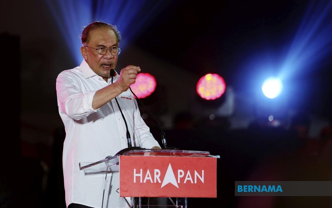 PM Anwar Urges Restraint on Royal, Constitutional Issues in Negeri Sembilan Campaign
