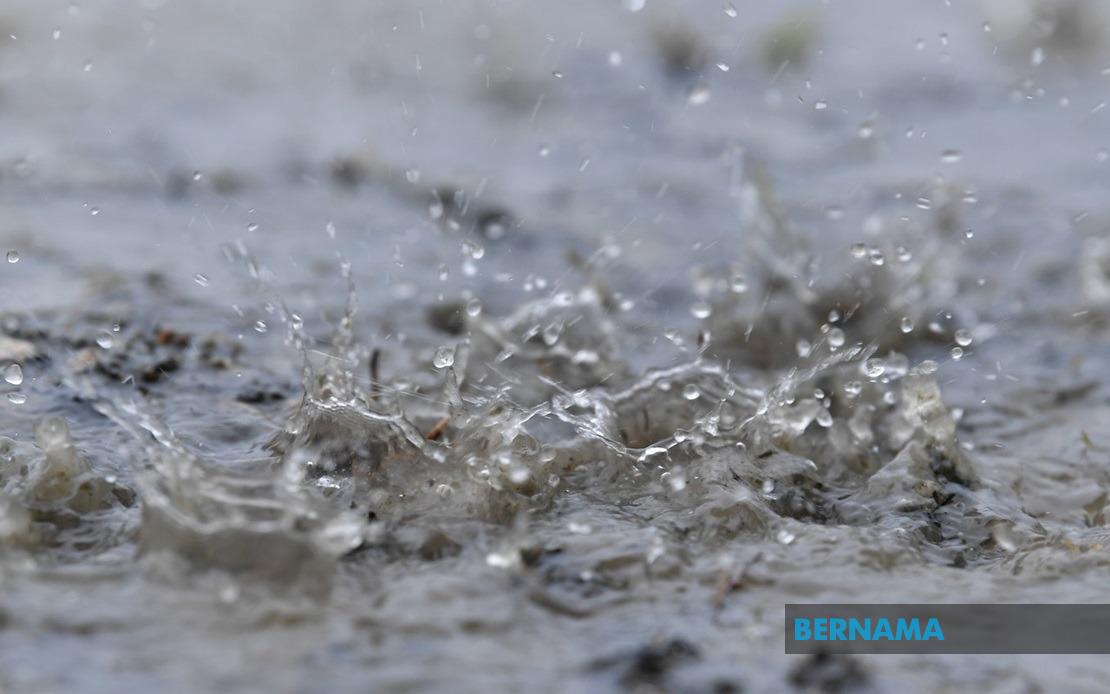 Torrential Downpours Devastate Seoul Region, Forcing Mass Closures and Evacuations