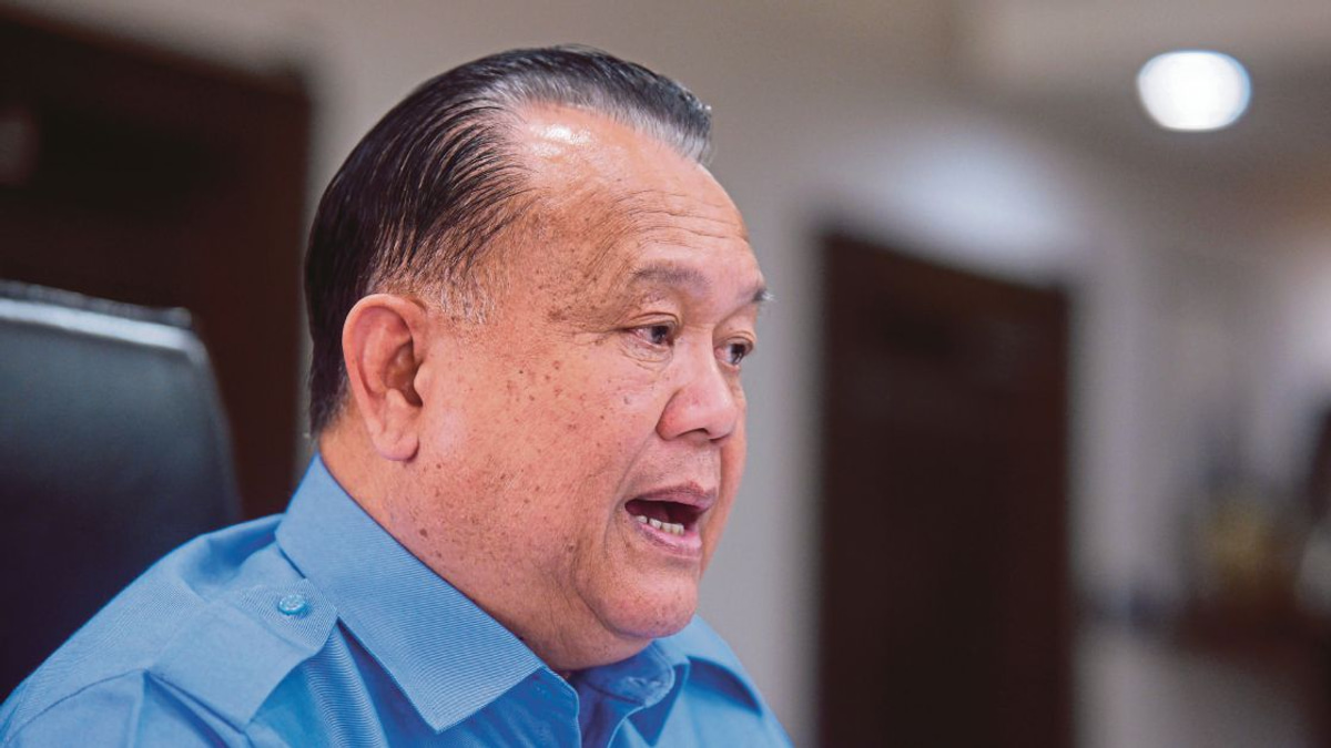 Works Minister Nanta Linggi Steps Down from Parliament, Targets State Assembly Seat