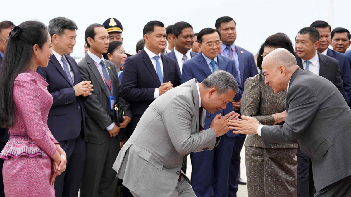 Cambodian King Returns Home After Prostate Cancer Treatment in Beijing
