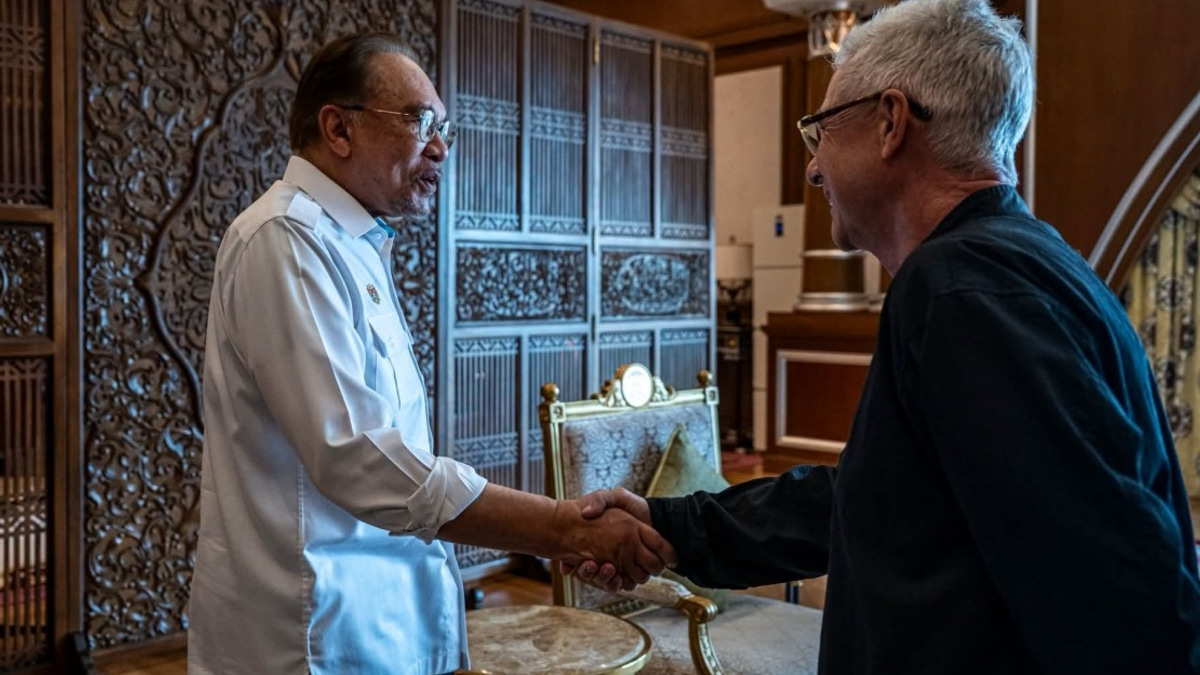 Anwar Meets Singapore GP Chief to Learn Event Management Ahead of 2026 Bahrain Grand Prix at Sepang