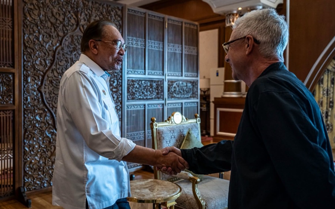 Anwar Meets Singapore GP Chief to Learn Event Management Ahead of 2026 Bahrain Grand Prix at Sepang