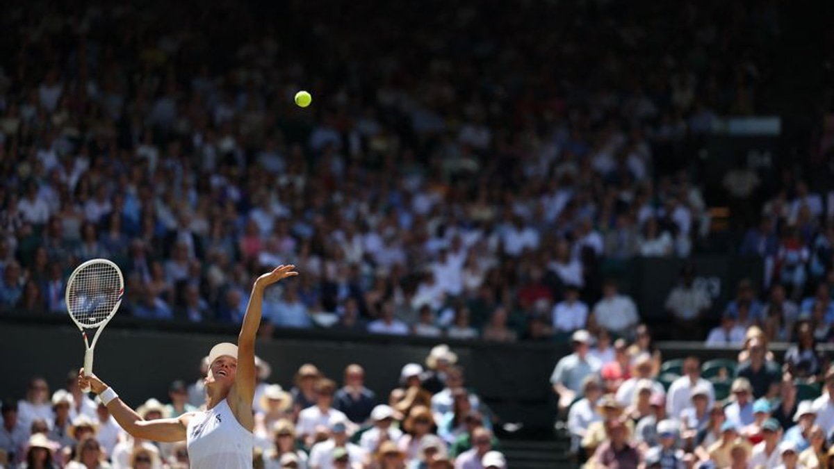 Eala Stuns Wimbledon Defending Champion Swiatek in Thrilling Centre Court Upset