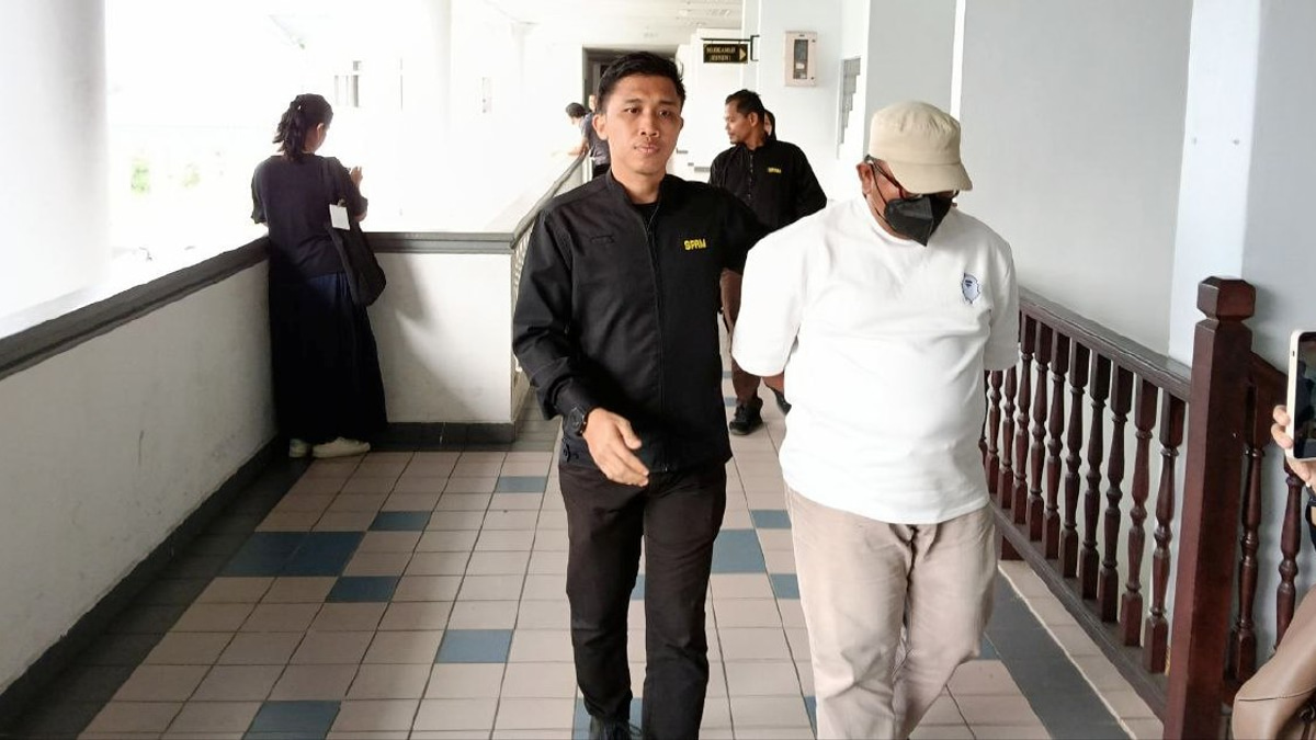Immigration Officer Faces Seven Bribery Charges Over Restaurant Bribes