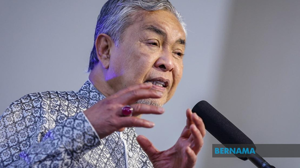 Ahmad Zahid Urges Campaign Focus on Policy, Not Past Grievances as Johor Polls Near