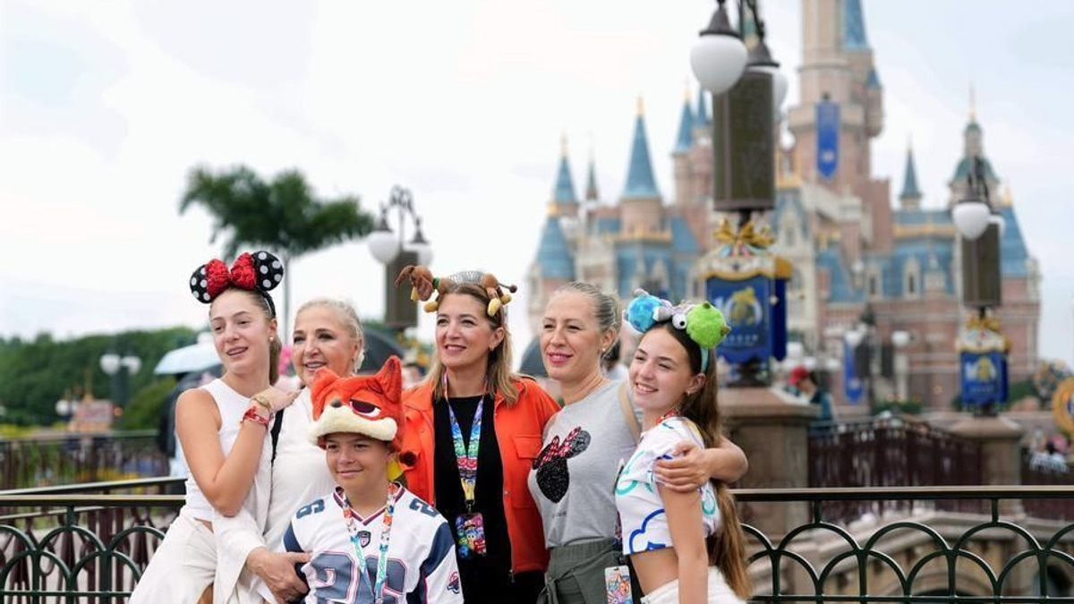China's Expanding Visa-Free Regime Draws Record Foreign Visitors in First Half of 2026