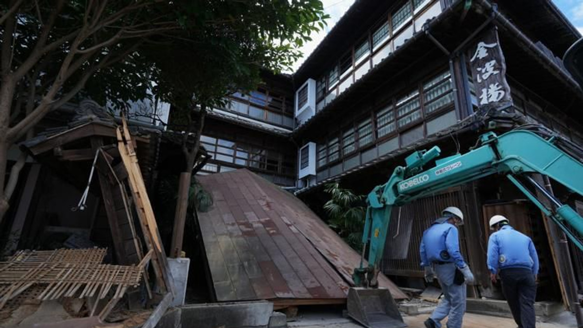 Heat stroke claims life in quake-stricken Kumamoto as Japan battles dual disaster