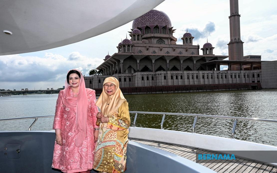 Bangladesh PM's Wife Tours Putrajaya Lake During Official Visit