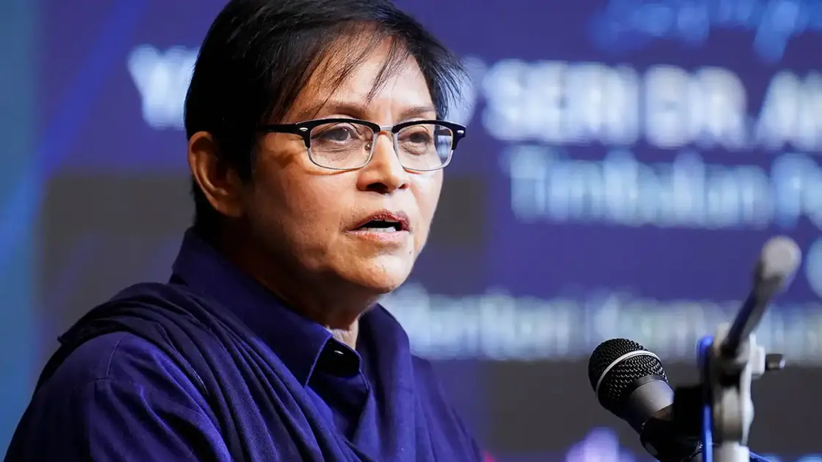 Malaysia must be treated as permanent home, not transit point, Azalina tells PN