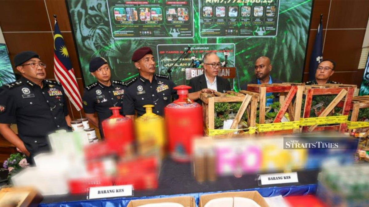 Five arrested as police seize RM12.8 million in Klang and Kuala Lumpur smuggling crackdown
