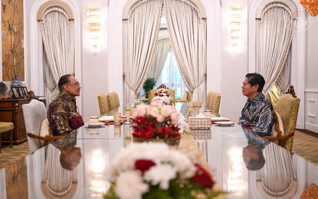 Anwar Concludes Penang Visit With Governors' Tea Reception