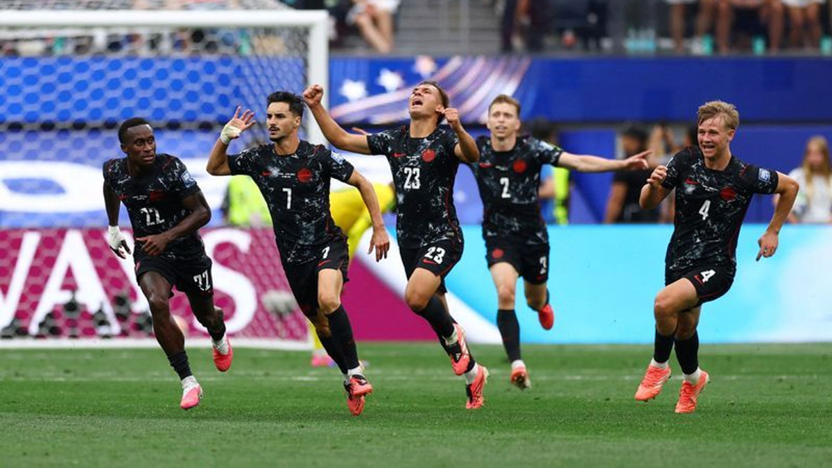 Eustaquio's dramatic stoppage-time goal sends Canada into World Cup last 16 for first time
