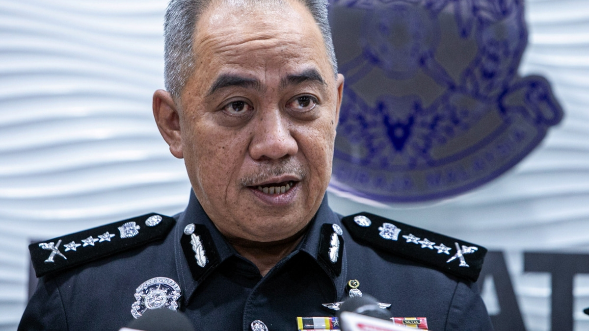 Perak Police Dismantle Love Scam Operations, Arrest 12 Chinese Nationals in Ipoh