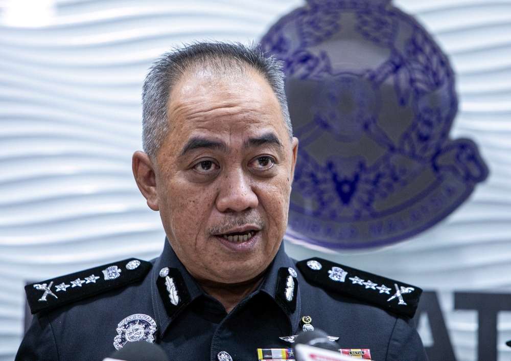 Perak Police Dismantle Love Scam Operations, Arrest 12 Chinese Nationals in Ipoh