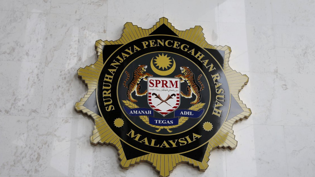Prison Officer Held Over RM3,000 Bribe Allegations for Contraband Smuggling