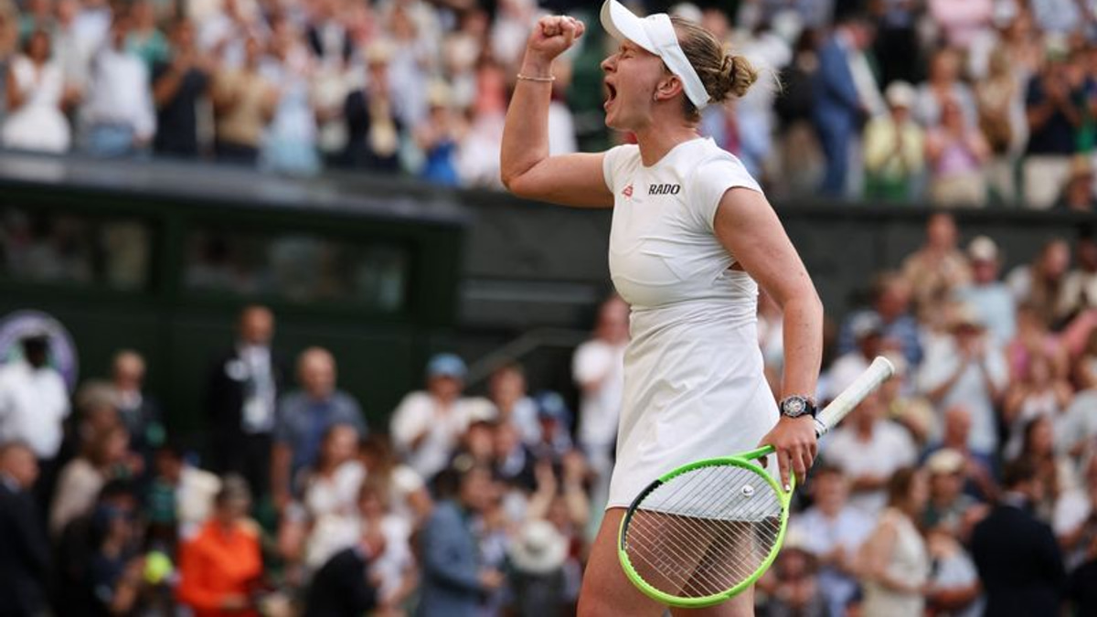 Krejcikova Battles Past Andreeva to Reach Wimbledon Third Round