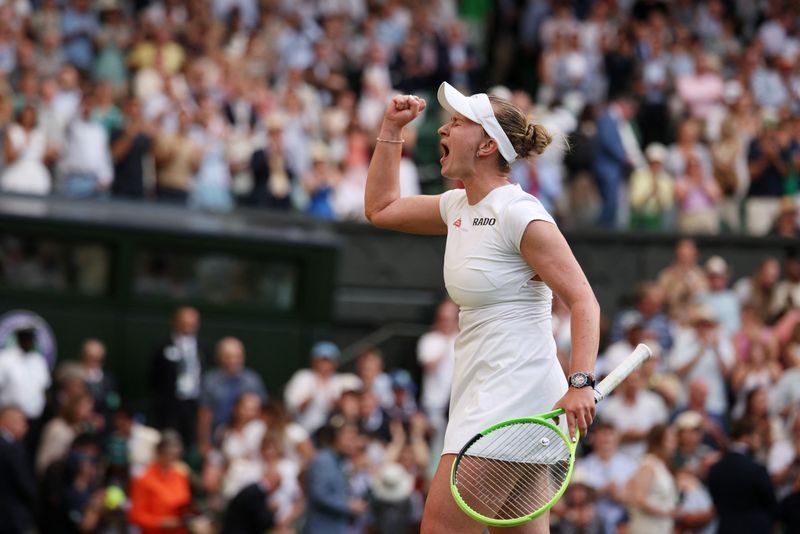 Krejcikova Battles Past Andreeva to Reach Wimbledon Third Round
