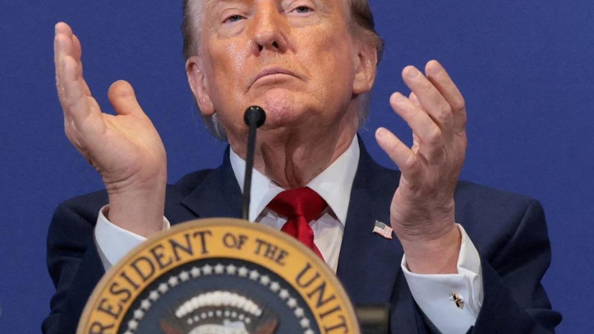 US tightens visa rules for foreign students and journalists, with sharp restrictions on Chinese media