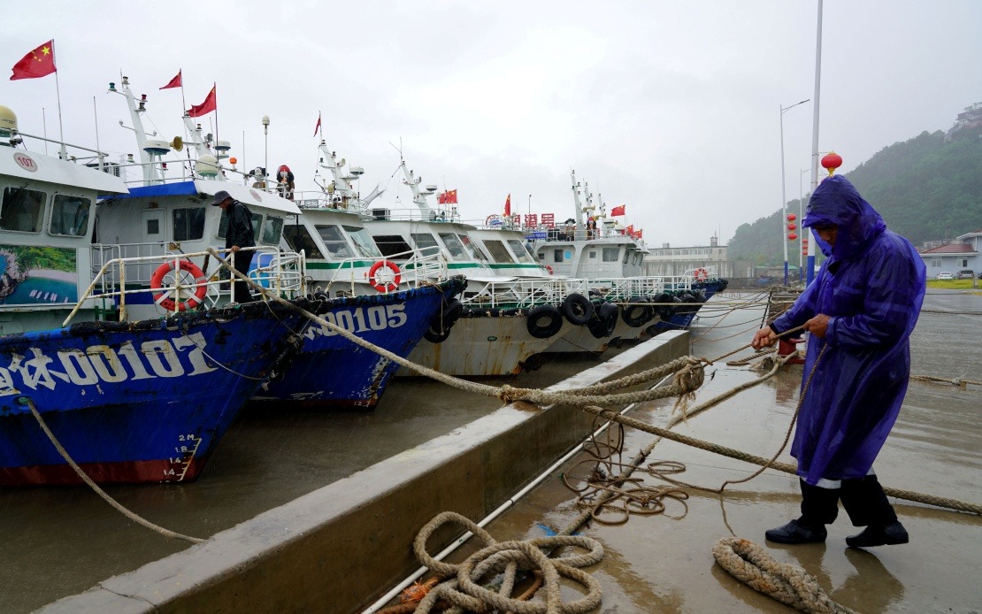 Zhejiang Escalates Storm Readiness as Typhoon Dolphin Closes In on Eastern China