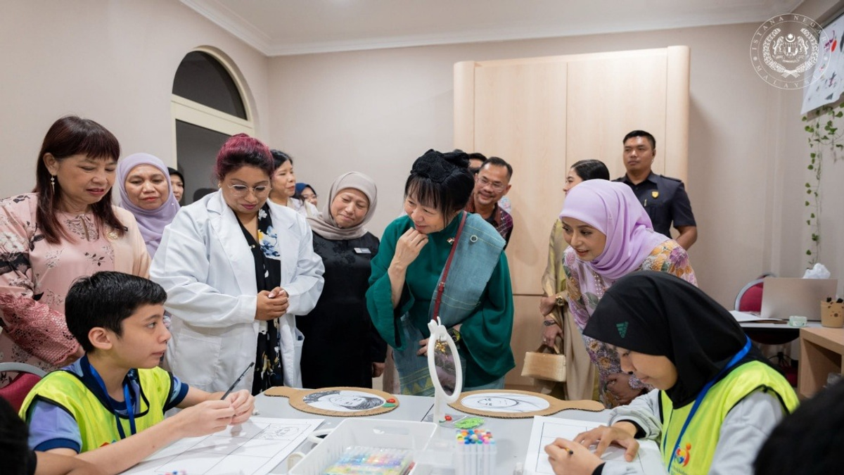 Queen and Singapore First Lady Visit Bangi Autism Centre During State Visit
