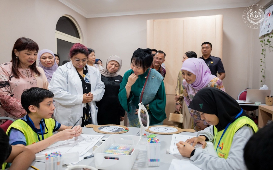 Queen and Singapore First Lady Visit Bangi Autism Centre During State Visit
