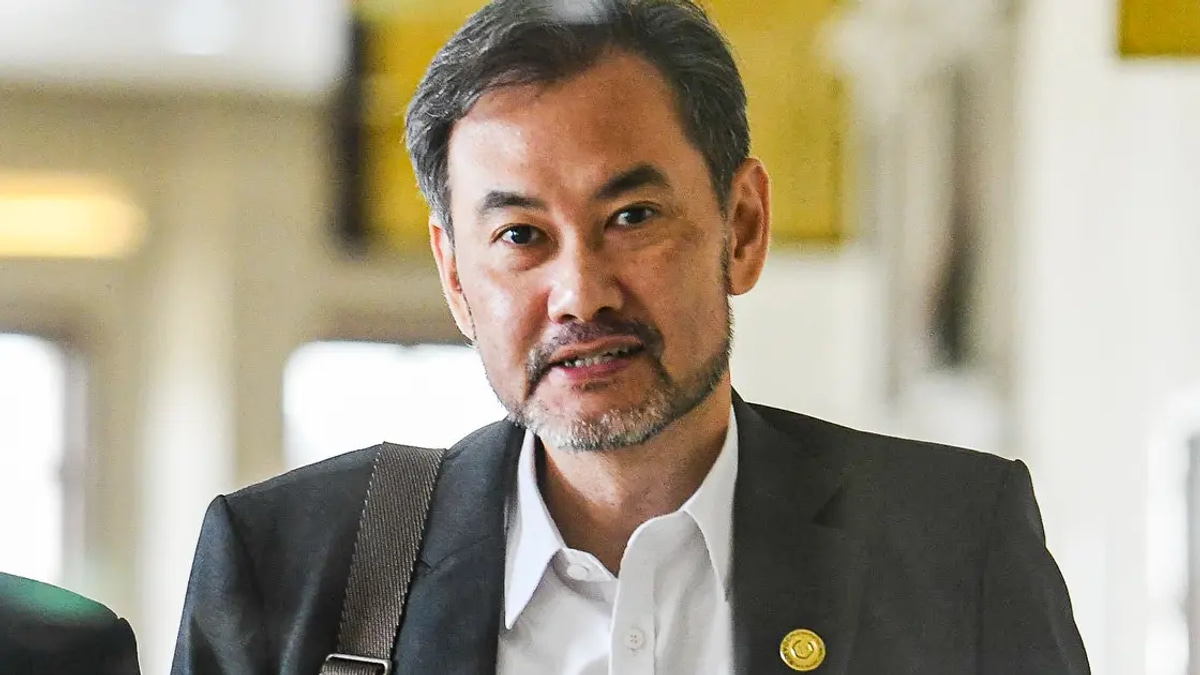 Former 1MDB Chief Distances Himself from Jho Low's Political Influence