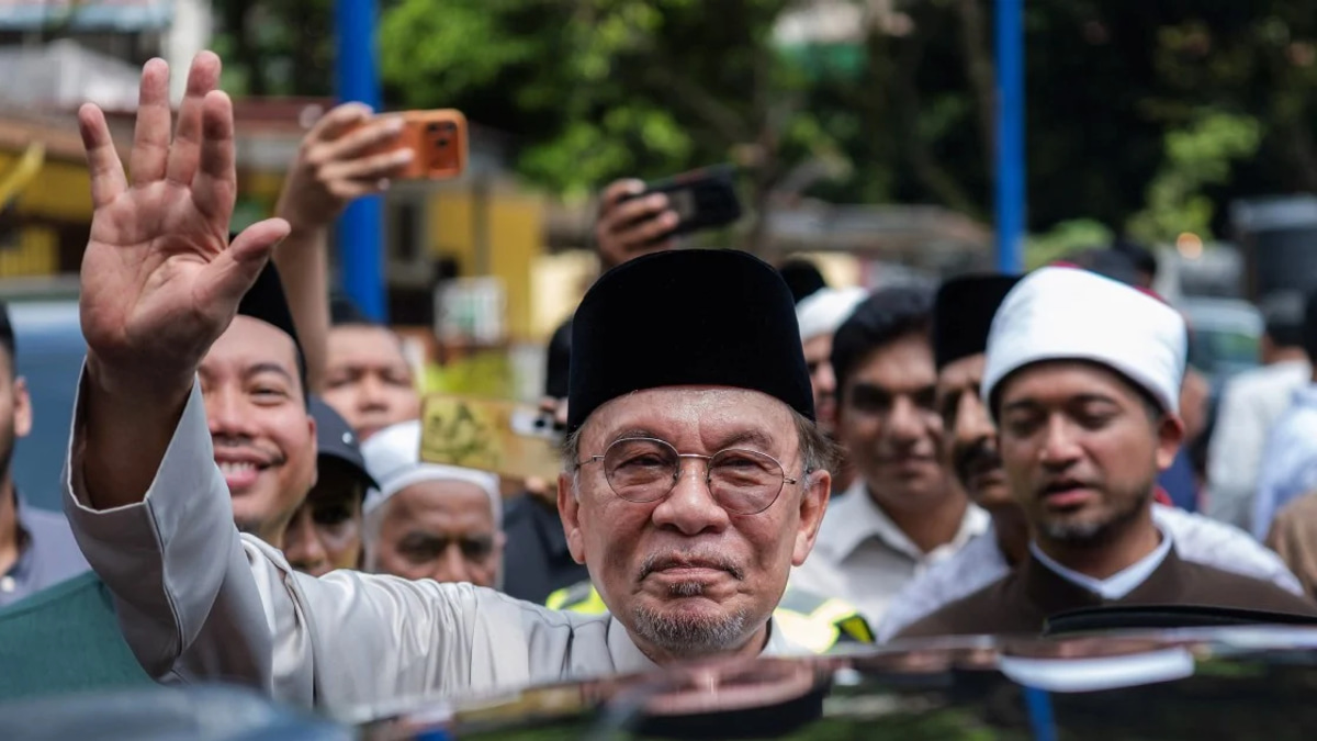 Johor's pivotal poll draws heavyweight campaigners as leaders converge for final push