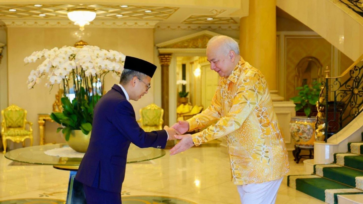 Sultan Nazrin Briefed on Perak's Digital Infrastructure Push and Online Safety Concerns