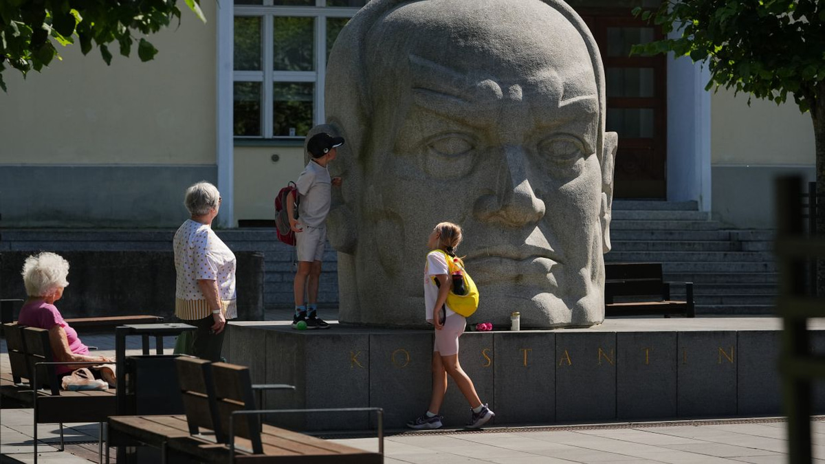 Estonia's Complex Reckoning with Soviet Art: Mapping Heritage While Erasing Ideology