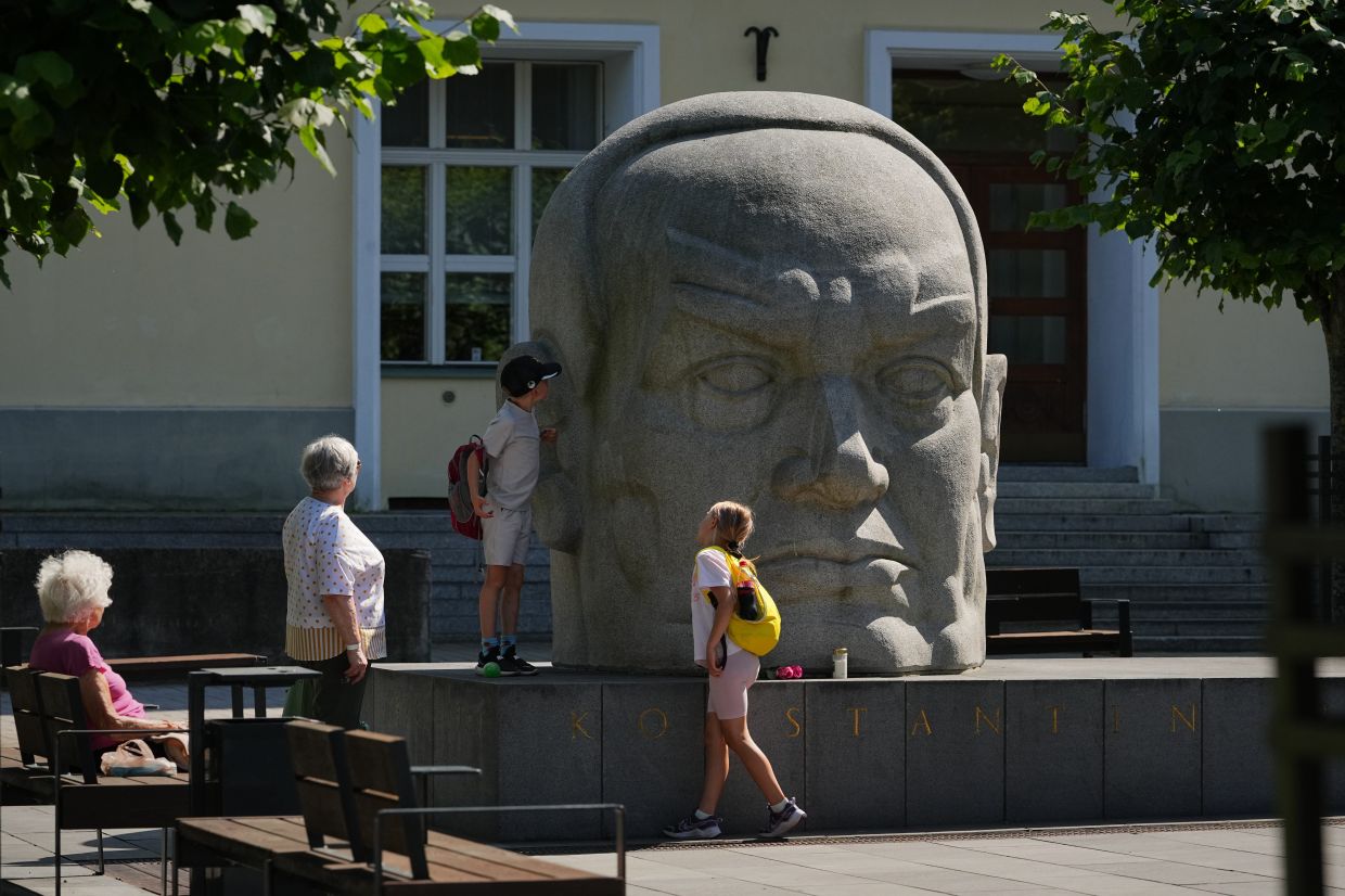 Estonia's Complex Reckoning with Soviet Art: Mapping Heritage While Erasing Ideology