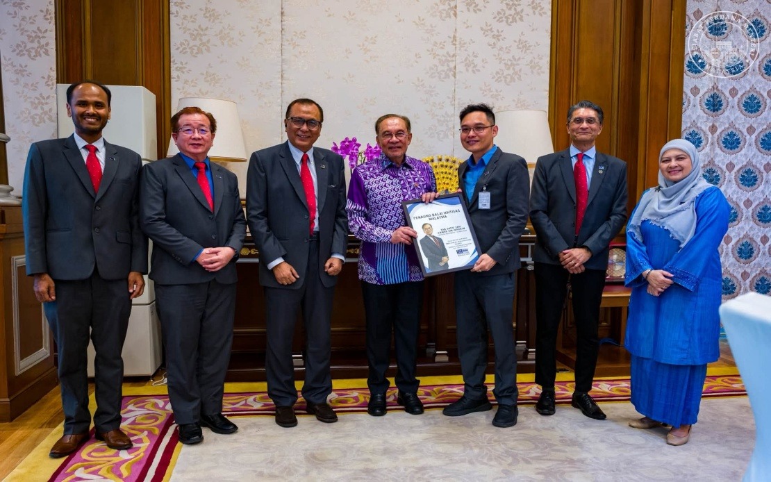 AI Skills and Professional Development Drive PM Anwar's Agenda with Malaysian Professional Centre