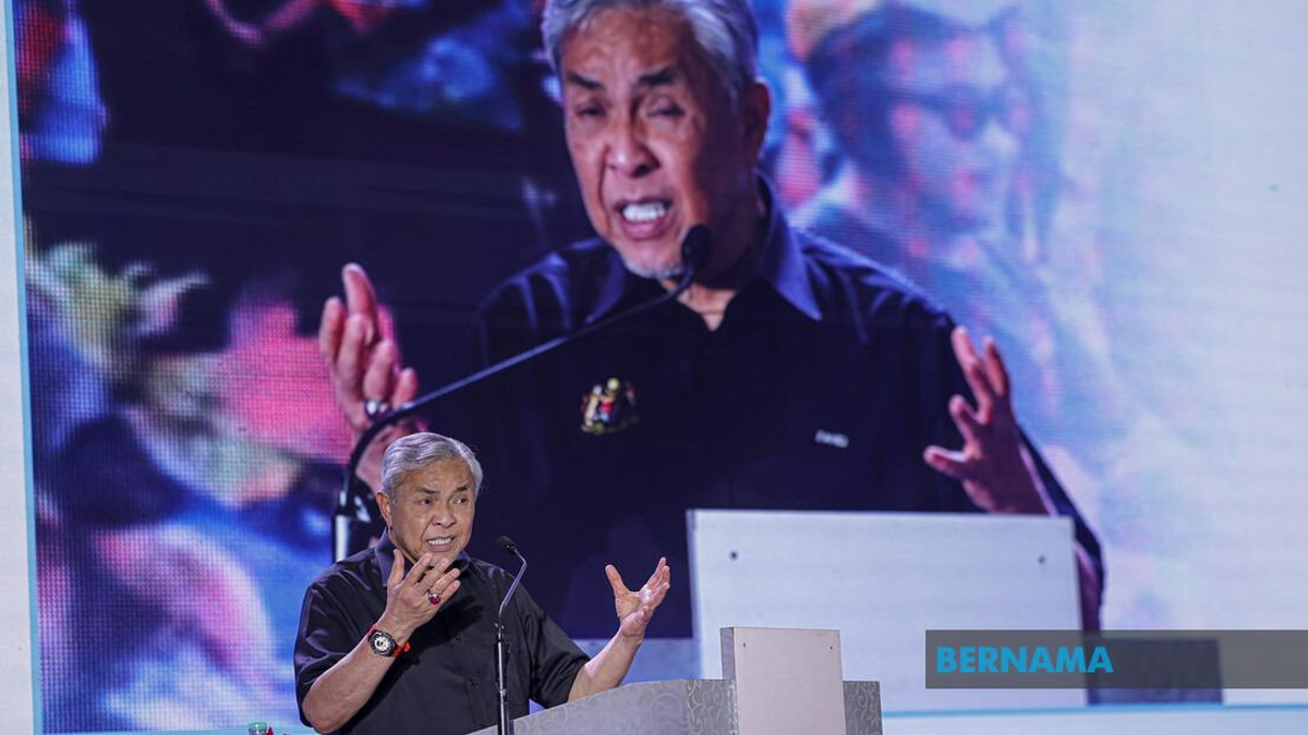 Ahmad Zahid Pushes for Permanent Positions Across KEMAS to Boost Service Delivery