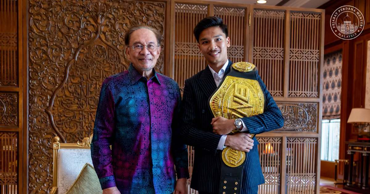 PM Anwar Hails Aliff Rakib's Historic ONE Muay Thai World Championship Victory