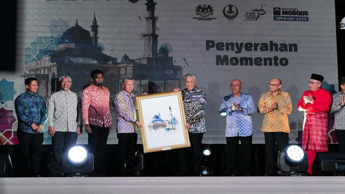 Mosques Must Anchor Malaysia's Tourism Strategy, Says Zahid