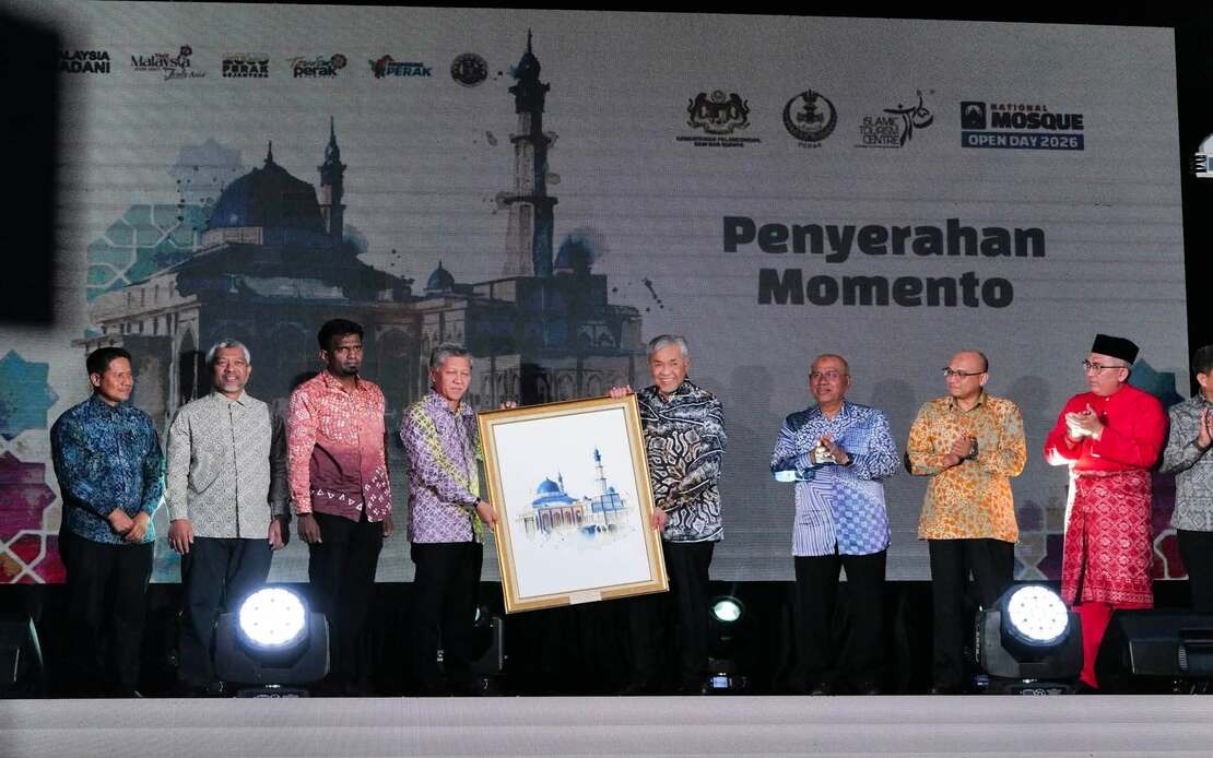Mosques Must Anchor Malaysia's Tourism Strategy, Says Zahid