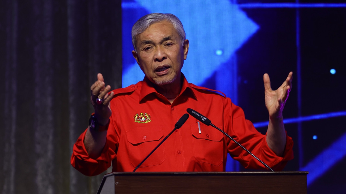Zahid gives Anwar authority to remove underperforming BN ministers