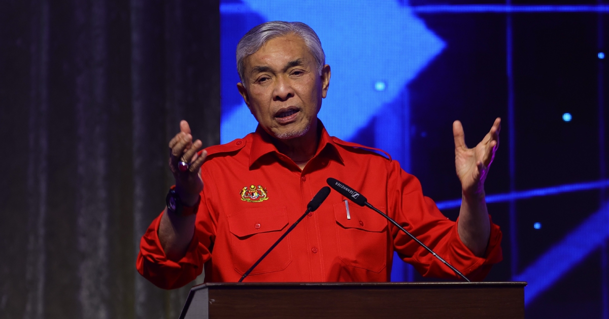 Zahid gives Anwar authority to remove underperforming BN ministers