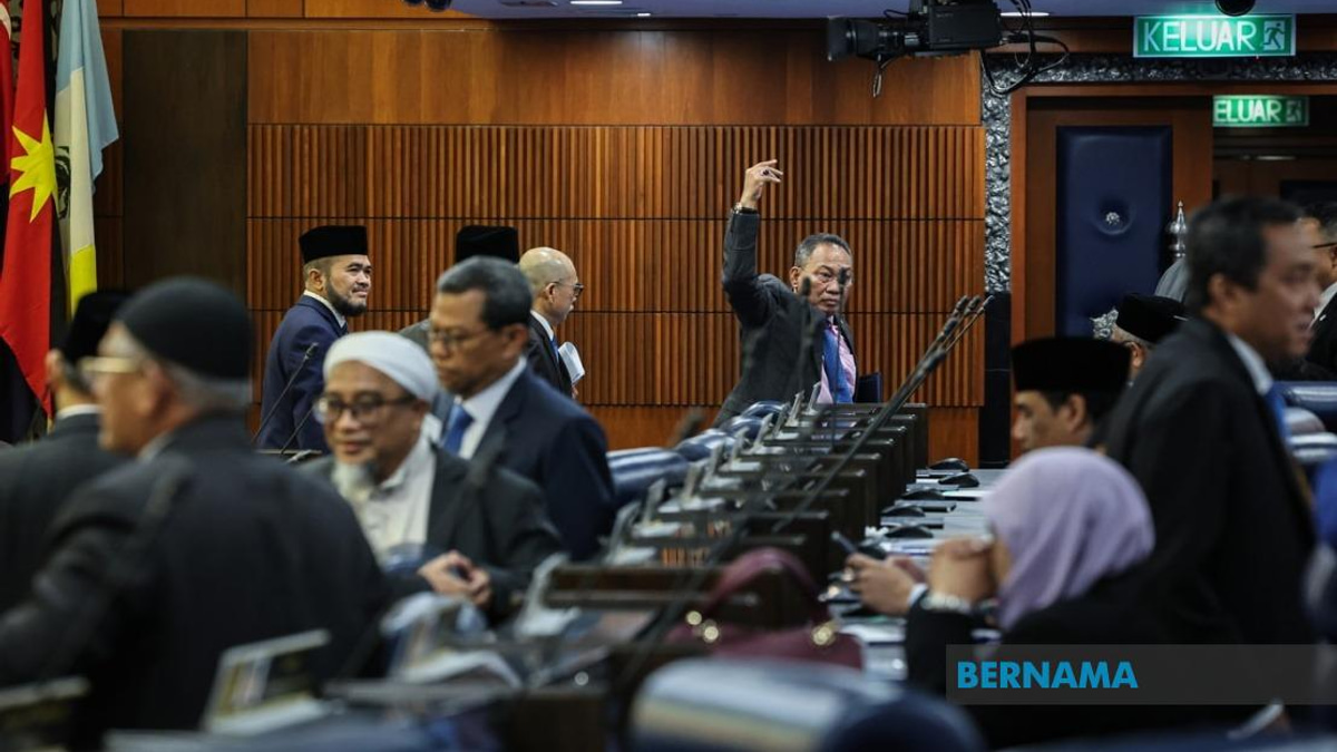 PM Anwar Accuses Opposition of Politicising Tabung Haji Crisis Instead of Addressing Depositor Losses