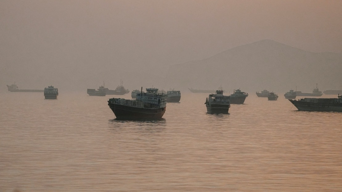 India Orders Seafarers Away From Hormuz Strait Amid Rising Shipping Threats