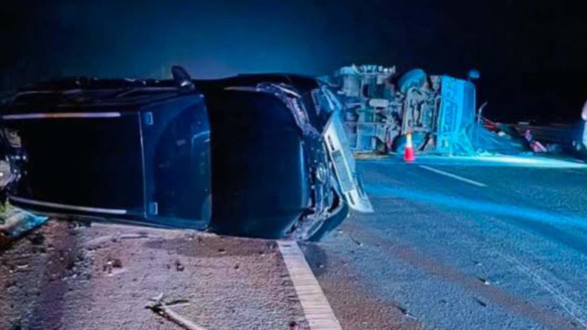 Zahid media team escape serious injury in East Coast Expressway pile-up