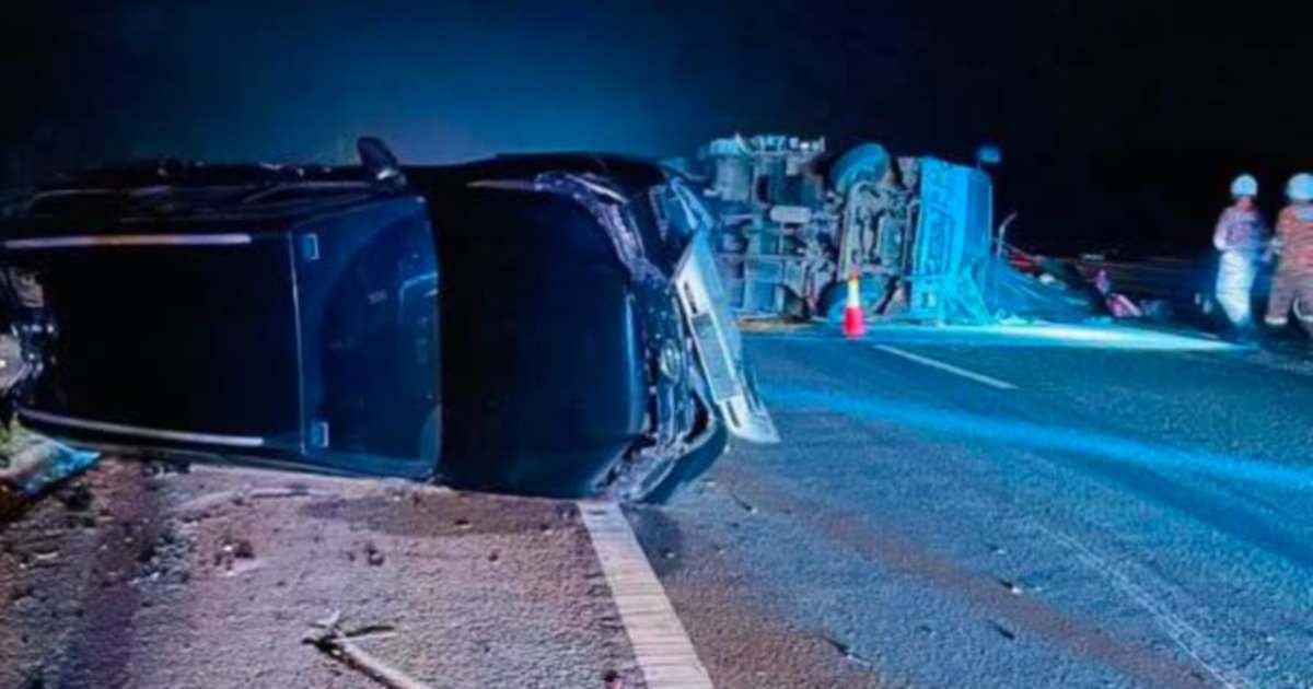 Zahid media team escape serious injury in East Coast Expressway pile-up