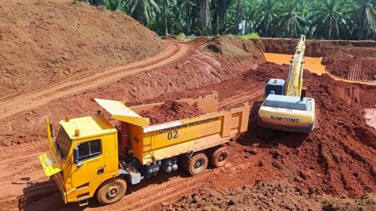 Nine held as authorities seize RM3.8 million in illegal bauxite haul in Kuantan