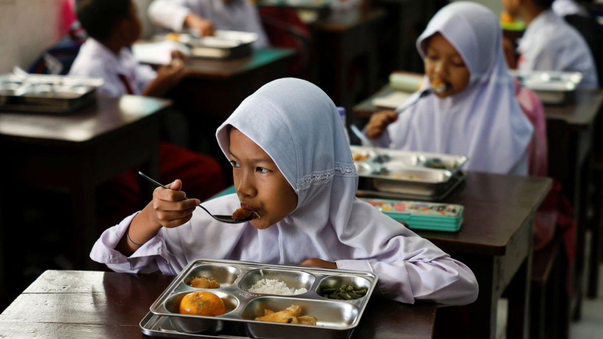 Indonesian Education Law Revision Sparks Fears Over Court-Blocked Free Meals Funding