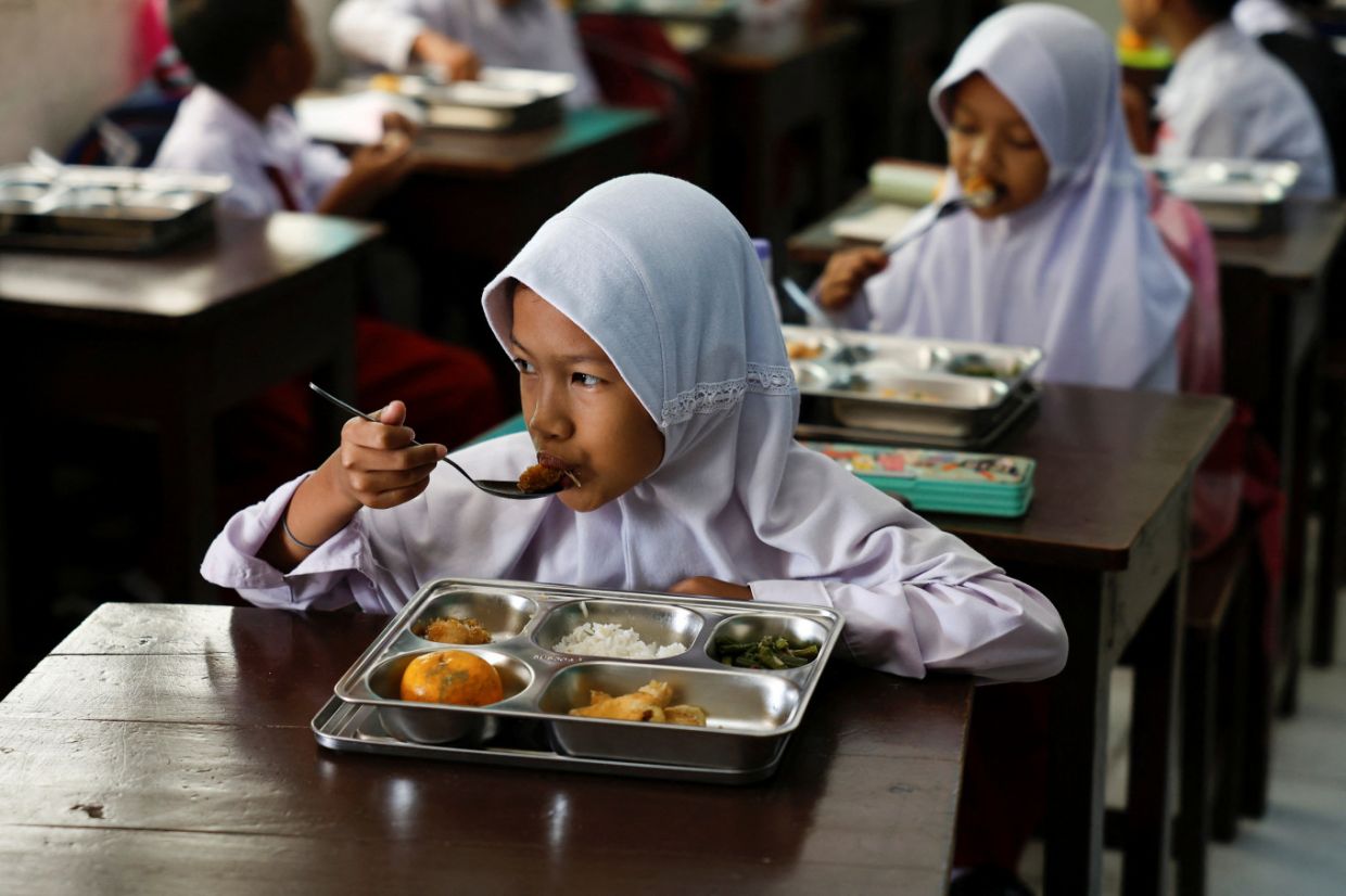 Indonesian Education Law Revision Sparks Fears Over Court-Blocked Free Meals Funding