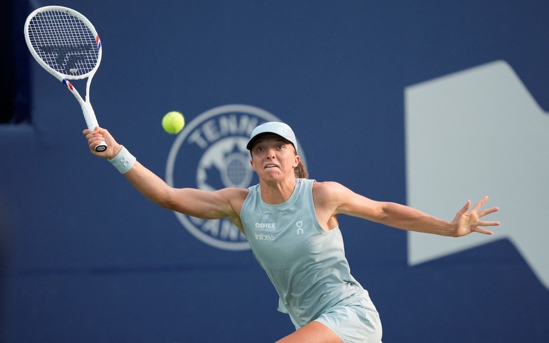 Swiatek Ends Title Drought with Dominant Toronto Victory over Rybakina
